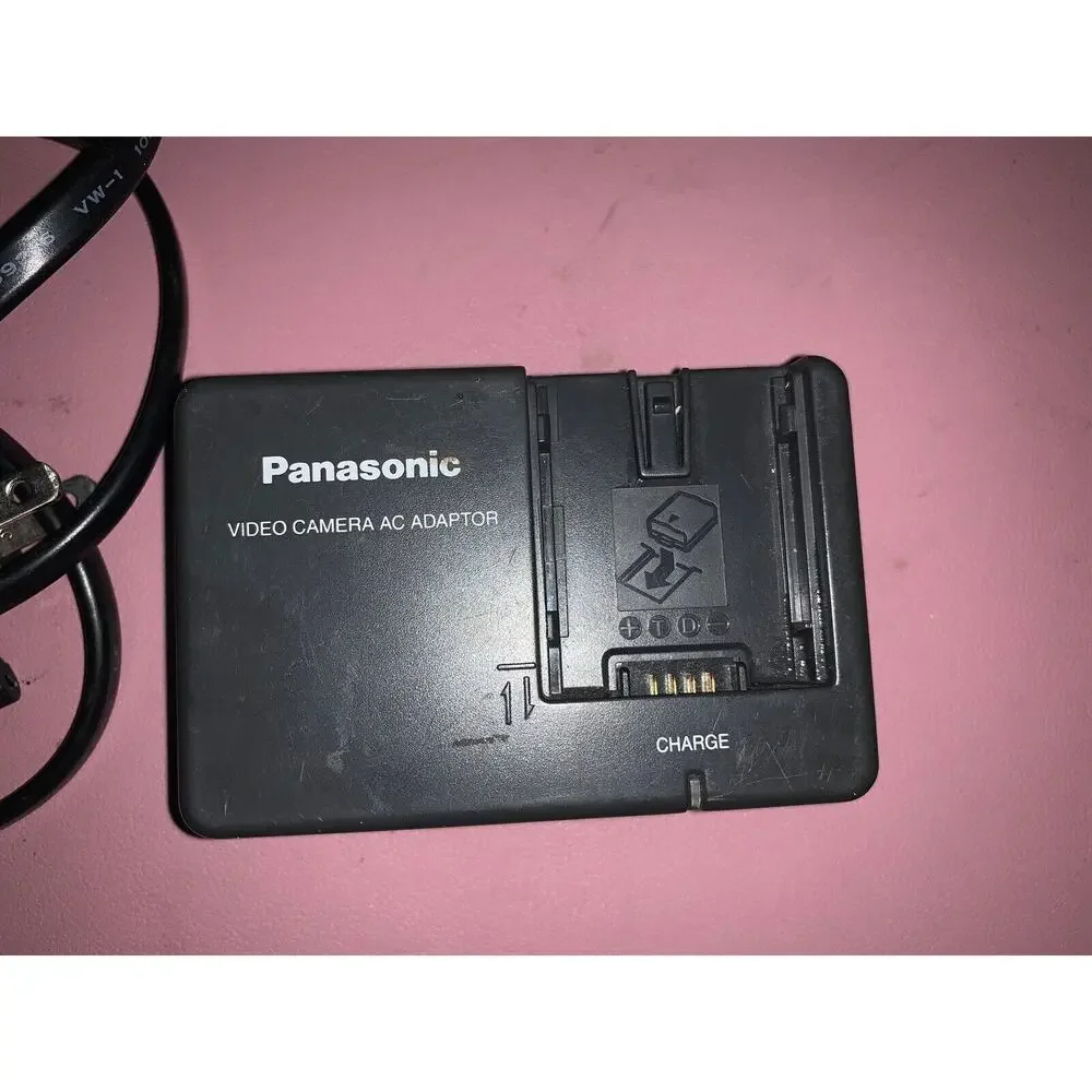 PANASONIC- PV-DAC14D - CAMCORDER - CHARGING CRADLE - 8.4V - TESTED